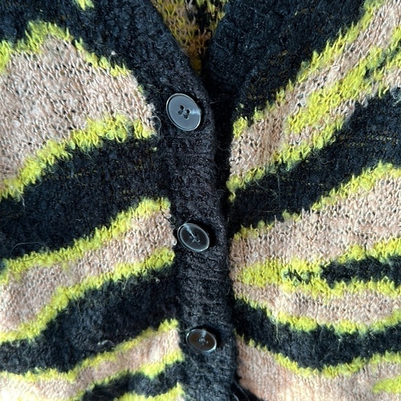 Le Superbe
Electric Zebra Cardigan size medium EUC - Picture 12 of 13